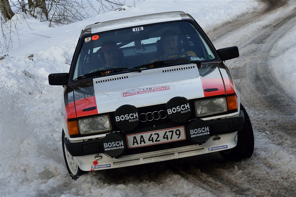 Toni Hansen og Per Brodersen satser hårdt for at komme til tops i Monte. Her er de tæt på at komme i vanskeligheder med deres Audi 80.
(Foto: Michael Eisenberg, Intercom)